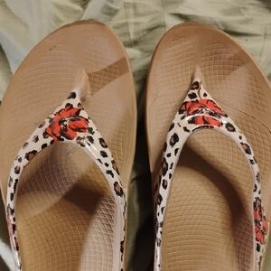 OOFOS Tan and Red Floral Sandals